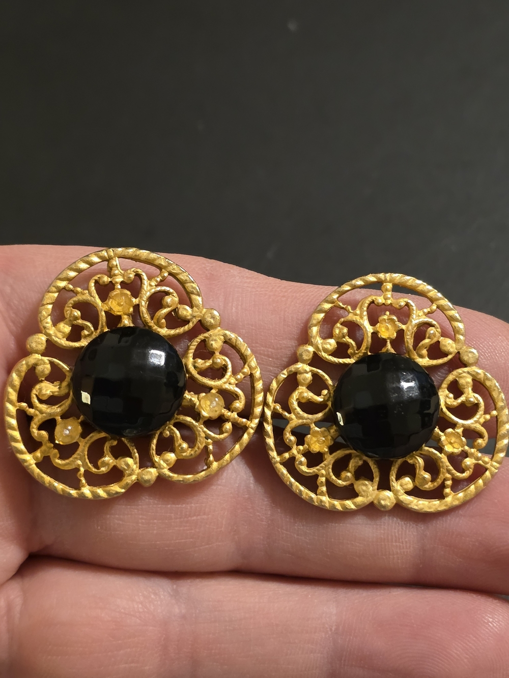 Vintage Gold Tone Filigree Clip On Earrings Black Cabochon Statement Ornate 1.5"